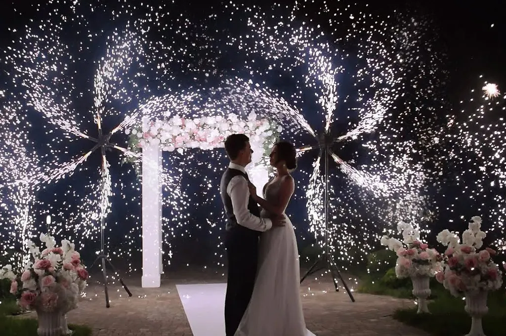 Фейерверк вертушка (огненное колесо) — Ростов-на-Дону <p>
Профессиональные огненные вертушки из сценических фонтанов монтируются на любой выделенной вам площадке для наземного фейерверк шоу. С помощью фонтанов, такие изделия создают множество искр в динамике кругового вращения пиротехнического элемента – конструкции
</p> организация и проведение фейерверк шоу от магазина пиротехники | rostov-na-donu.piroclub.ru Фейерверк вертушка (огненное колесо) — Ростов-на-Дону <p>
Профессиональные огненные вертушки из сценических фонтанов монтируются на любой выделенной вам площадке для наземного фейерверк шоу. С помощью фонтанов, такие изделия создают множество искр в динамике кругового вращения пиротехнического элемента – конструкции
</p> организация и проведение фейерверк шоу от магазина пиротехники | rostov-na-donu.piroclub.ru