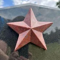 Красная звёздочка на гранитной плите в Ростове-на-Дону (518416)